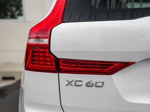 Used 2023 Volvo XC60 B5 Core image 7