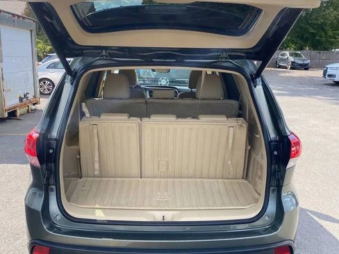 Used 2019 Toyota Highlander XLE image 8