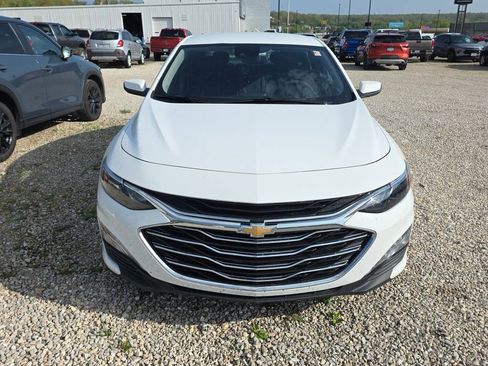 Used 2025 Chevrolet Malibu LT image 2