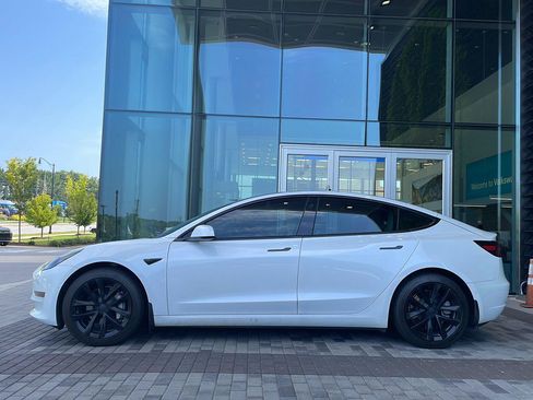 Used 2021 Tesla Model 3 Standard Range Plus RWD image 17