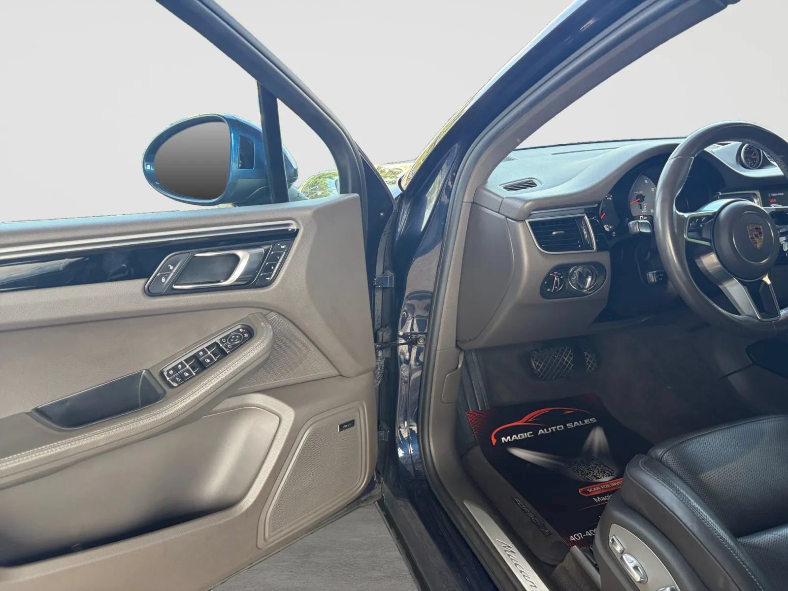 Used 2017 Porsche Macan S AWD/4WD image 11