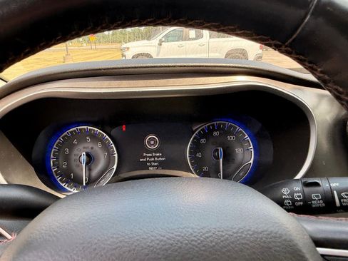 Used 2020 Chrysler Pacifica Touring-L w/ Advanced Safetytec Group image 10