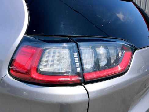 Used 2020 Jeep Cherokee Limited image 10