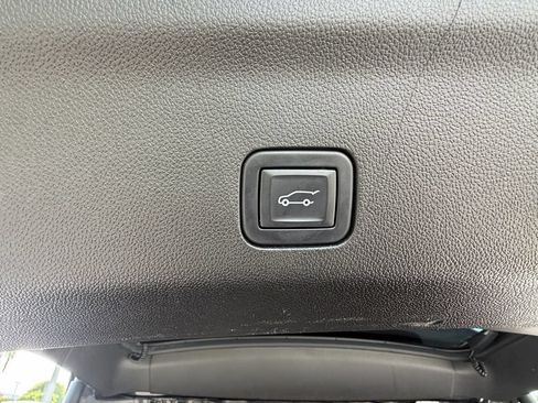 Used 2022 Chevrolet Tahoe LT w/ Luxury Package RWD image 17