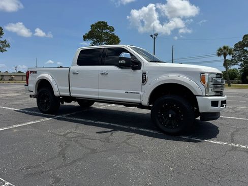 Used 2017 Ford F250 Platinum w/ Platinum Ultimate Package AWD/4WD image 4