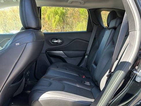 Used 2019 Jeep Cherokee Limited AWD/4WD image 26