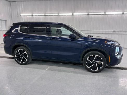 Used 2024 Mitsubishi Outlander SEL AWD/4WD image 2