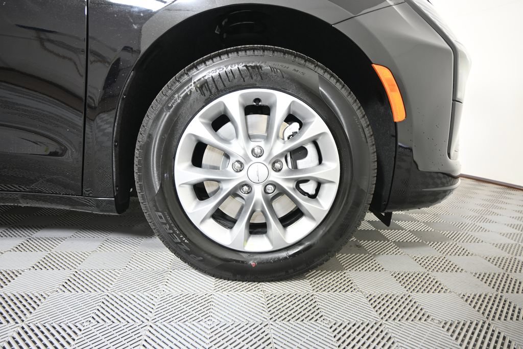 New 2027 Chrysler Pacifica Select AWD/4WD image 11