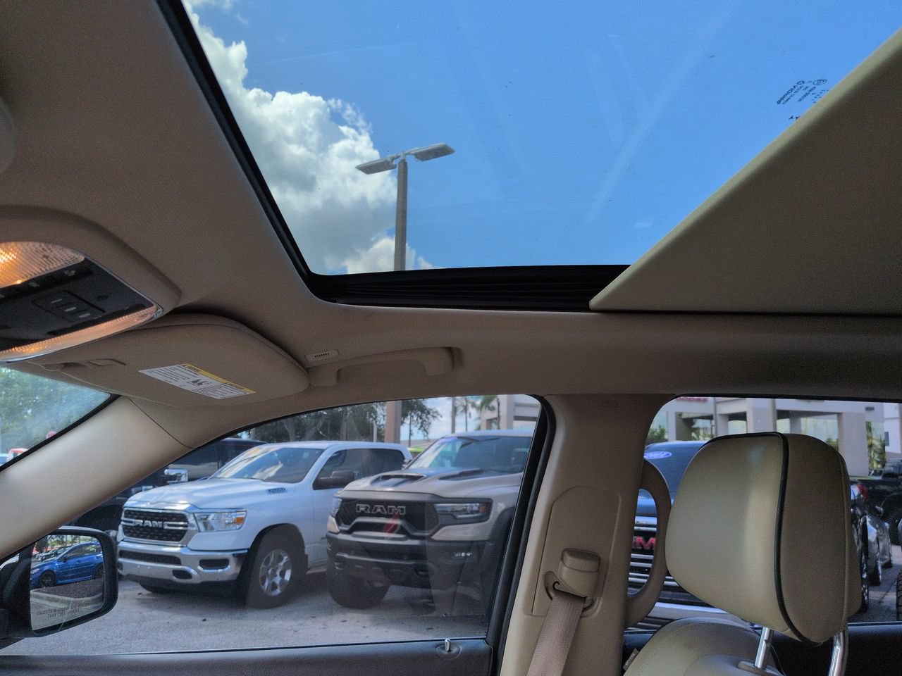 Used 2017 Jeep Grand Cherokee Overland AWD/4WD image 21