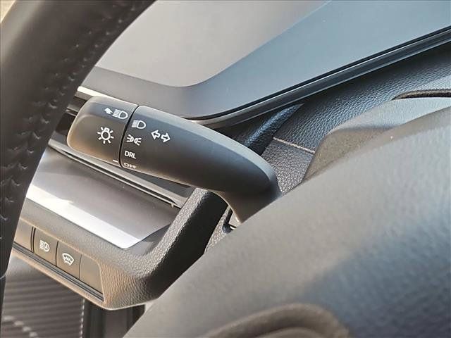 Used 2025 Toyota Prius LE FWD image 15