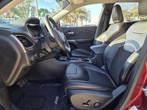 Certified 2019 Jeep Cherokee Latitude Plus image 13