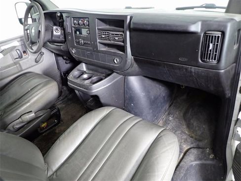 Used 2009 Chevrolet Express 1500 image 21