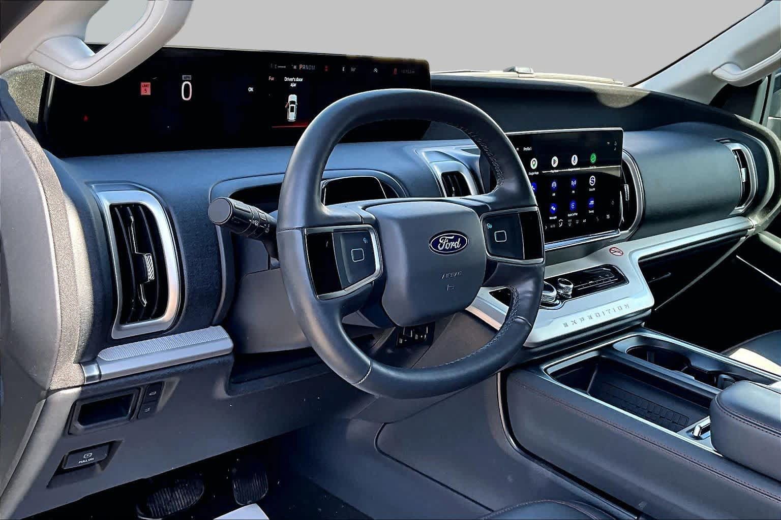 Used 2025 Ford Expedition Active RWD image 18