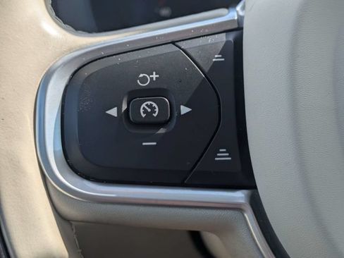 Used 2019 Volvo XC60 T5 Momentum w/ Multimedia Package AWD/4WD image 25