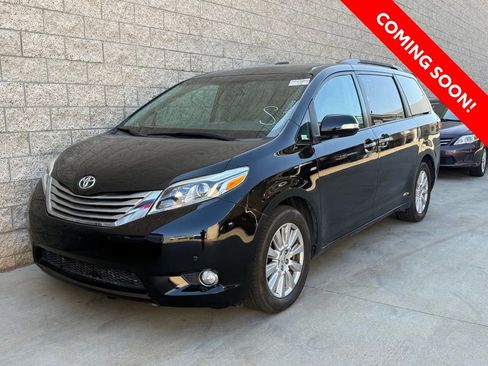 Used 2017 Toyota Sienna Limited image 2