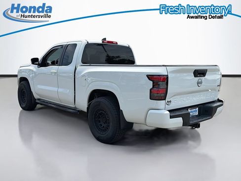 Used 2024 Nissan Frontier SV RWD image 10