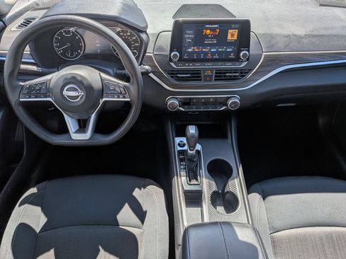 Used 2025 Nissan Altima 2.5 SV FWD image 24