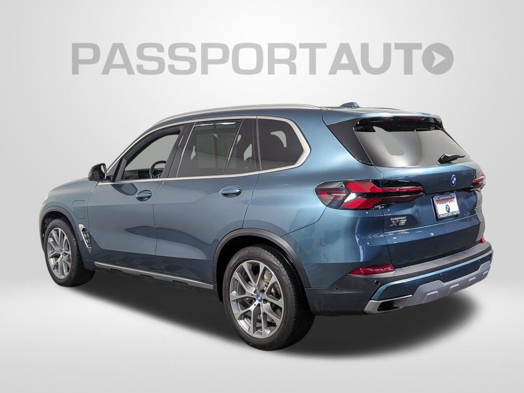 Used 2025 BMW X5 xDrive50e w/ Premium Package AWD/4WD image 3