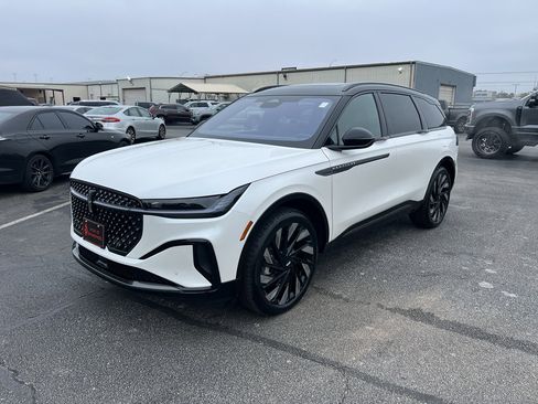 New 2026 Lincoln Nautilus Reserve w/ Jet Appearance Package image 3