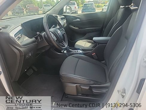 Used 2025 Buick Encore GX Preferred AWD/4WD image 10