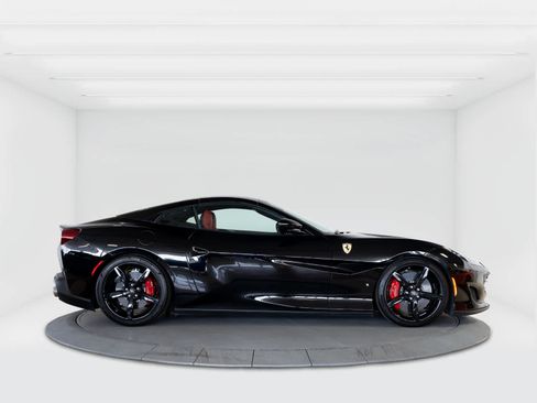 Used 2020 Ferrari Portofino RWD image 6