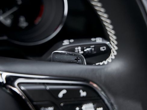 Used 2023 Bentley Bentayga Extended Wheelbase image 64