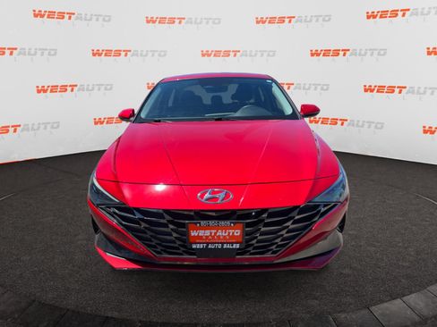 Used 2023 Hyundai Elantra Limited w/ Preferred Accessory Package FWD image 8