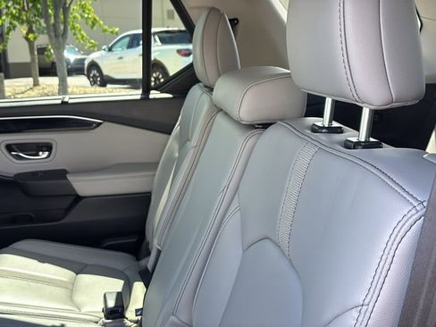 Used 2025 Honda Pilot EX-L image 30