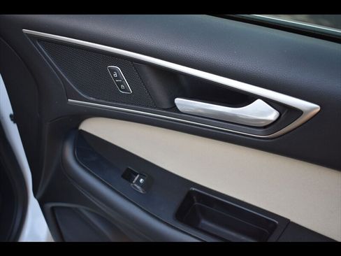 Used 2016 Ford Edge SEL FWD image 33