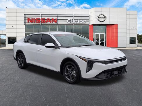 Used 2025 Kia K4 FWD image 1