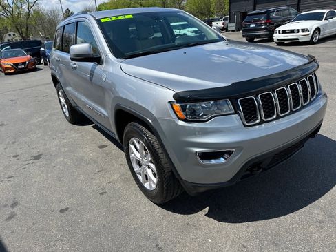 Used 2021 Jeep Grand Cherokee Laredo AWD/4WD image 4