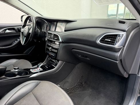 Used 2019 INFINITI QX30 Premium w/ Navigation Package image 17