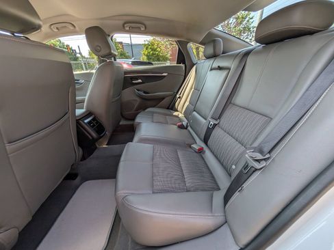 Used 2019 Chevrolet Impala LT FWD image 17