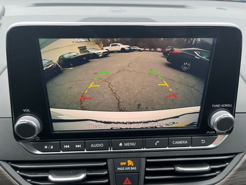 Used 2025 Nissan Altima 2.5 SV image 17