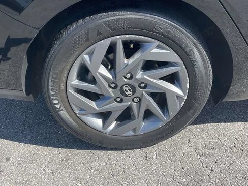 Used 2024 Hyundai Elantra SEL FWD image 7