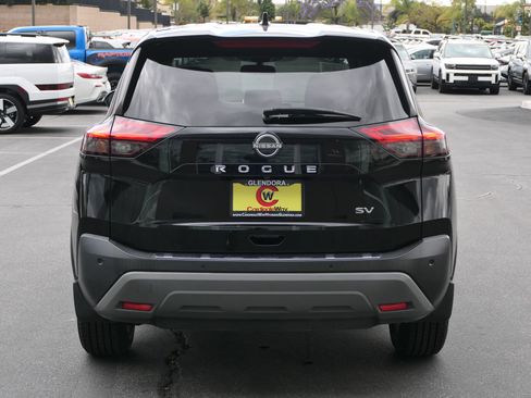 Used 2023 Nissan Rogue SV FWD image 5