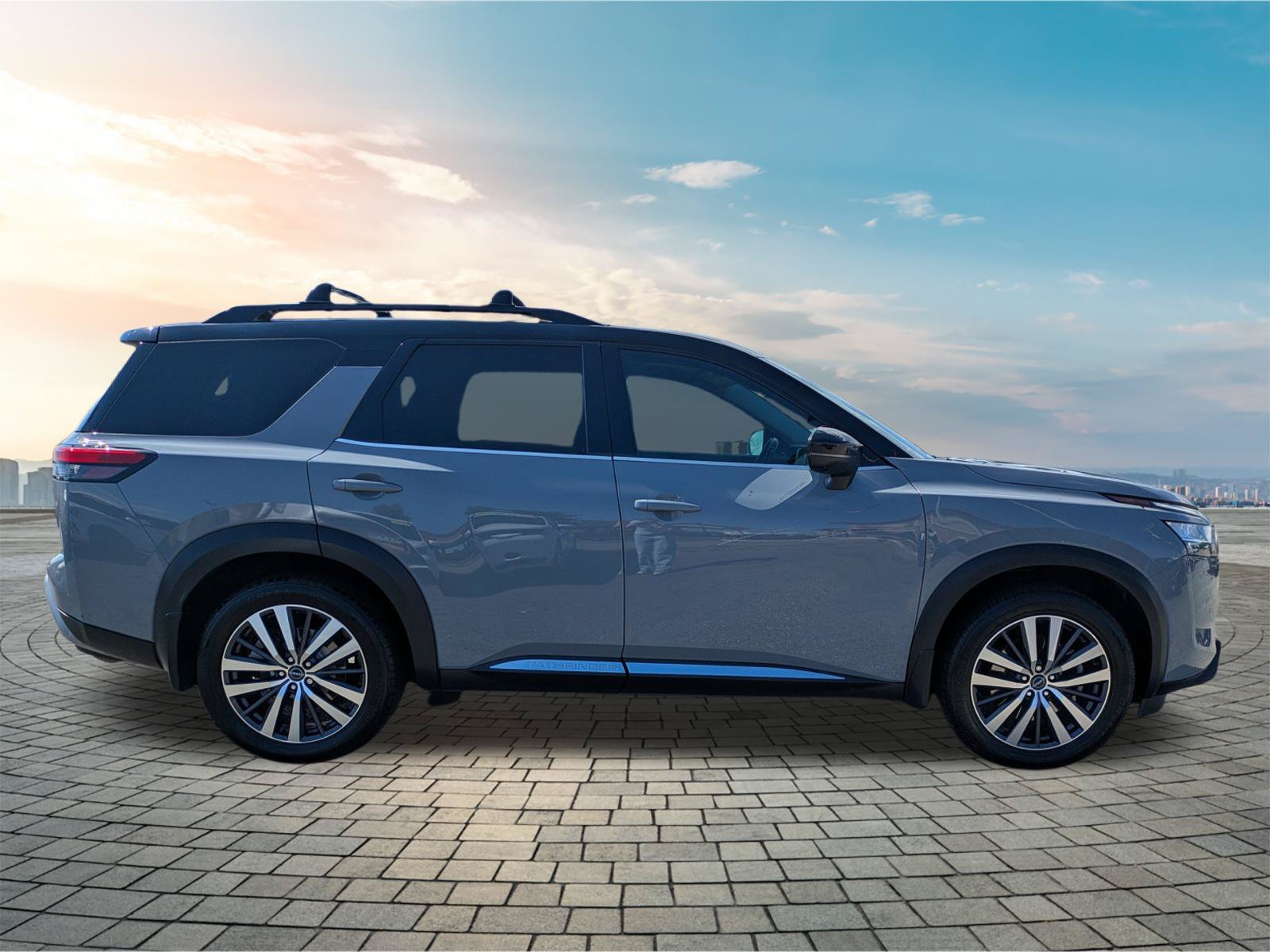 Used 2022 Nissan Pathfinder Platinum w/ Cargo Package FWD image 4