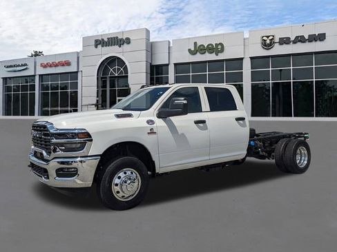 New 2025 RAM 3500 Tradesman w/ Chrome Appearance Group AWD/4WD image 8