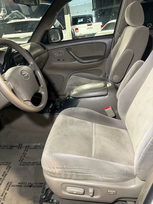 Used 2007 Toyota Sequoia SR5 AWD/4WD image 9