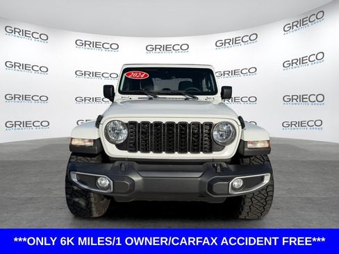 Used 2024 Jeep Gladiator Sport AWD/4WD image 2