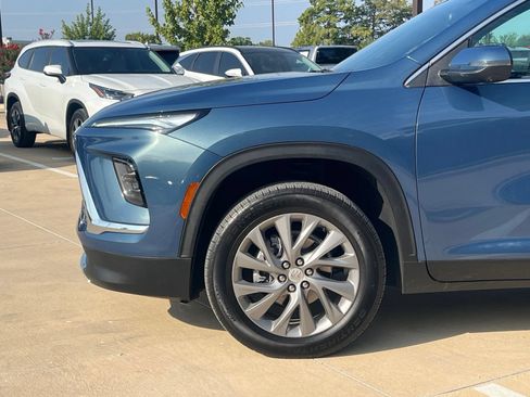Used 2025 Buick Enclave Preferred FWD image 8