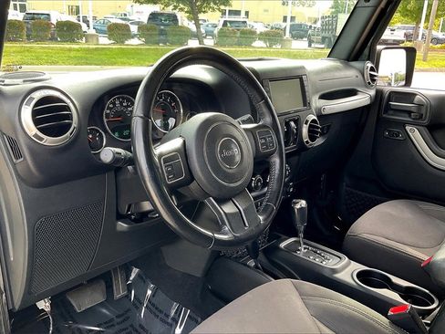 Used 2017 Jeep Wrangler Unlimited Sahara image 16