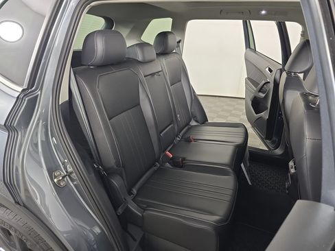 Used 2024 Volkswagen Tiguan SE w/ Panoramic Sunroof Package AWD/4WD image 27