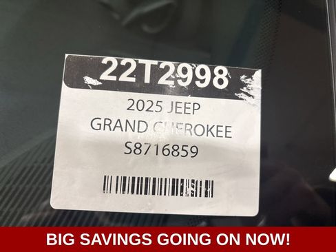 New 2025 Jeep Grand Cherokee L Laredo image 33