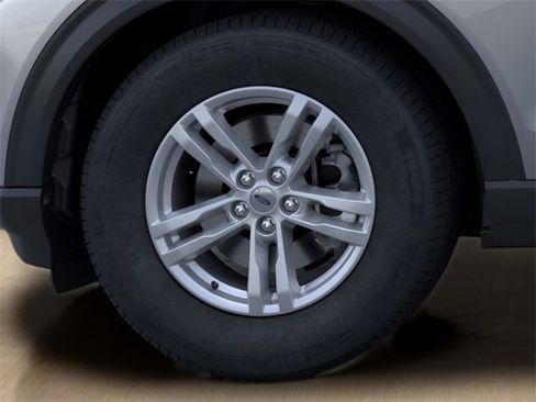 Used 2024 Ford Explorer XLT w/ Equipment Group 202A image 19