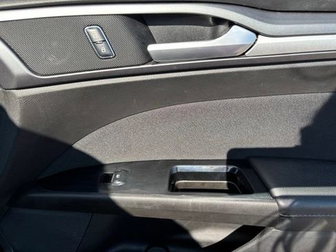 Used 2016 Ford Fusion SE FWD image 22