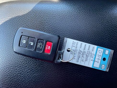 Used 2018 Toyota RAV4 XLE image 25