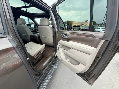 Used 2021 Chevrolet Suburban Z71 AWD/4WD image 22