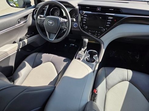 Used 2020 Toyota Camry XLE FWD image 29