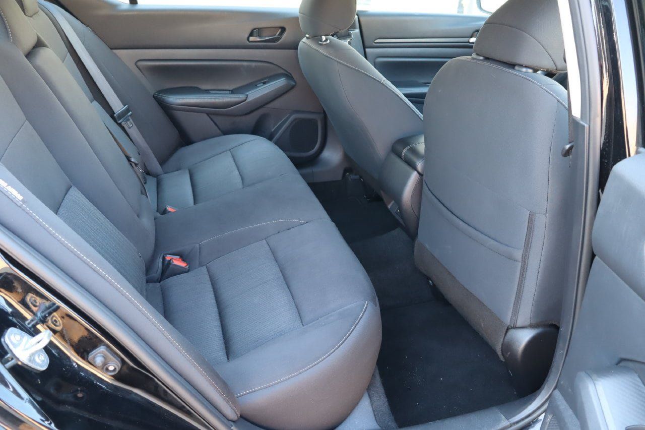 Used 2025 Nissan Altima 2.5 SV FWD image 17